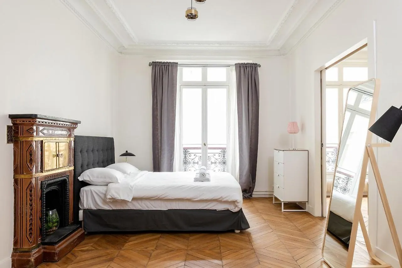 باريس Sevres-Babylone - St Germain Apartment