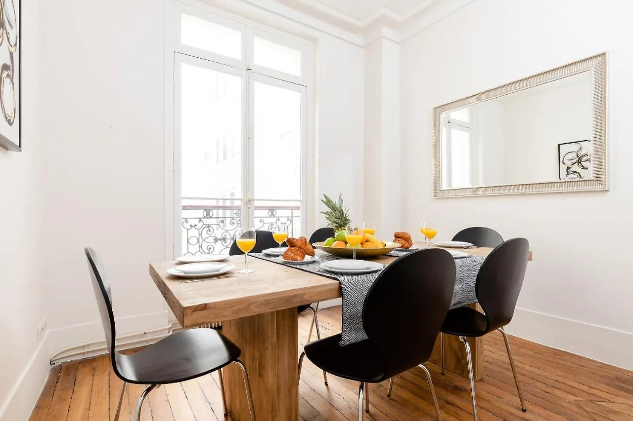 باريس Sevres-Babylone - St Germain Apartment