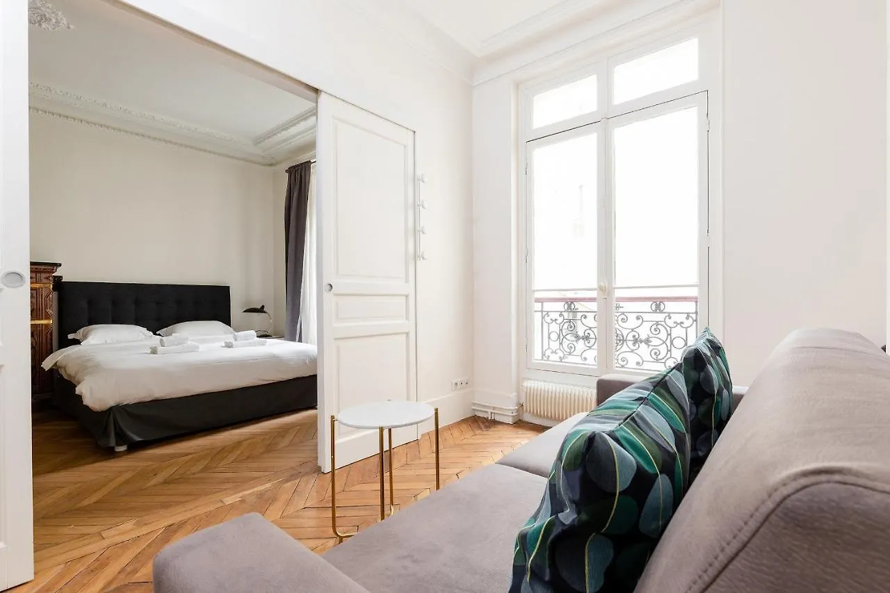 פריז Sevres-Babylone - St Germain Apartment