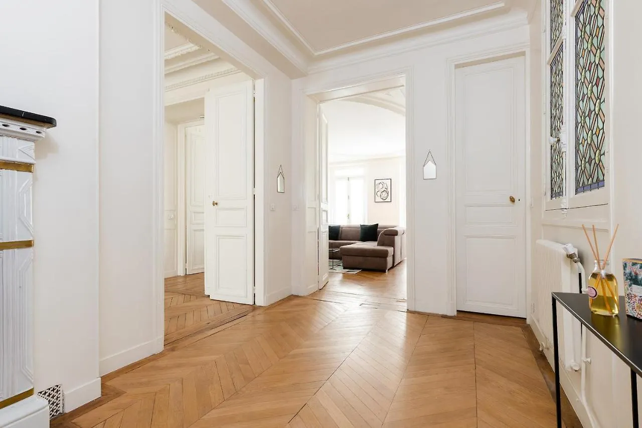 פריז Sevres-Babylone - St Germain Apartment 0*,
