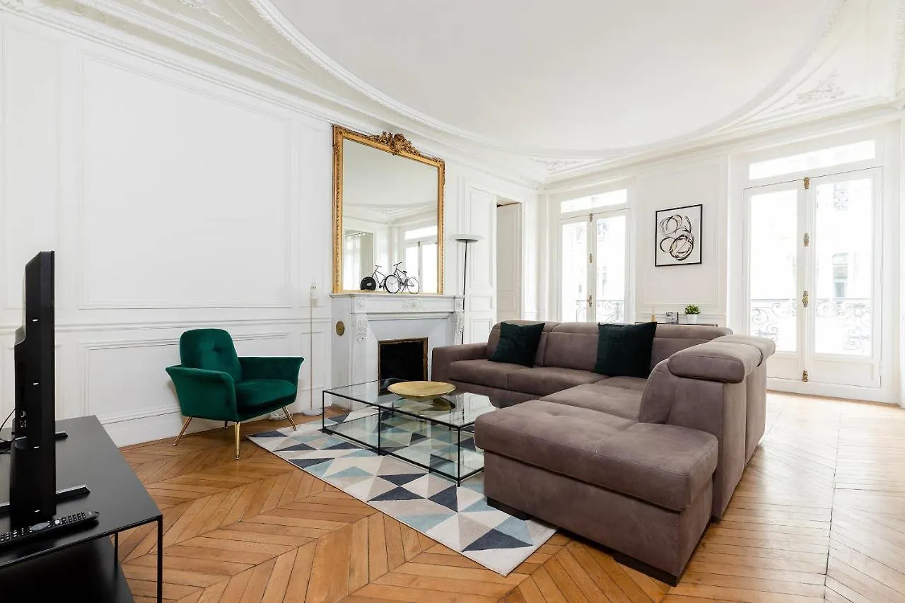 פריז Sevres-Babylone - St Germain Apartment